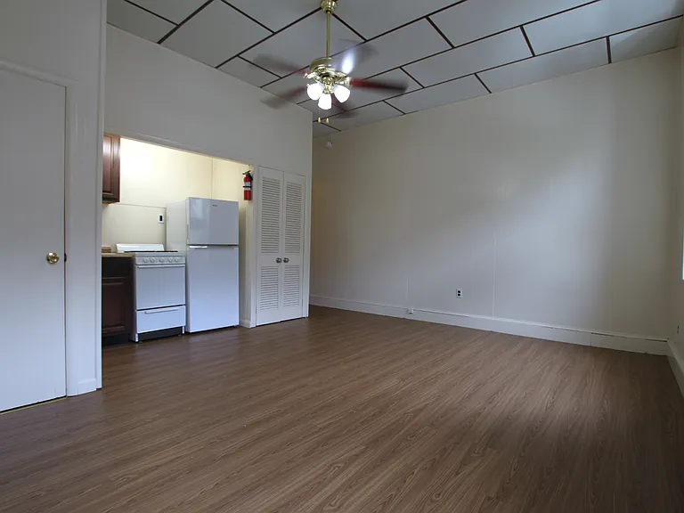2035 Chestnut St #201 — Photo 3