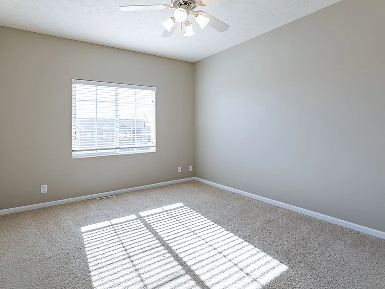 19160 Drexel Cir — Photo 16