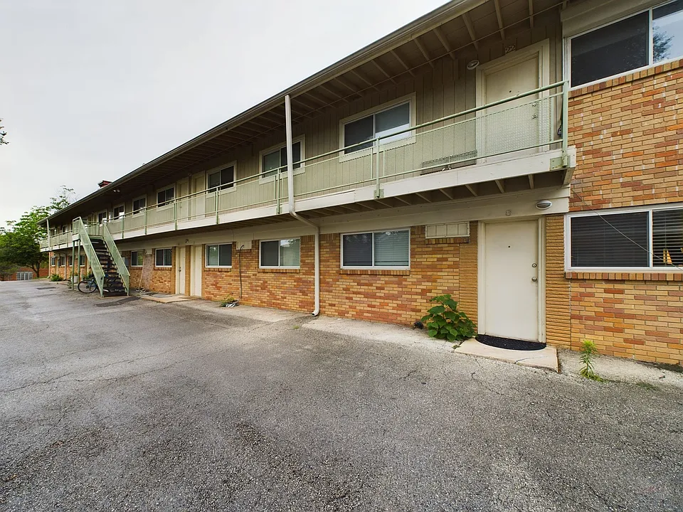 304 E 33rd St #26
