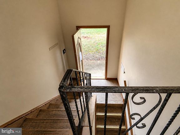 5th image of 848 Anthony Rd