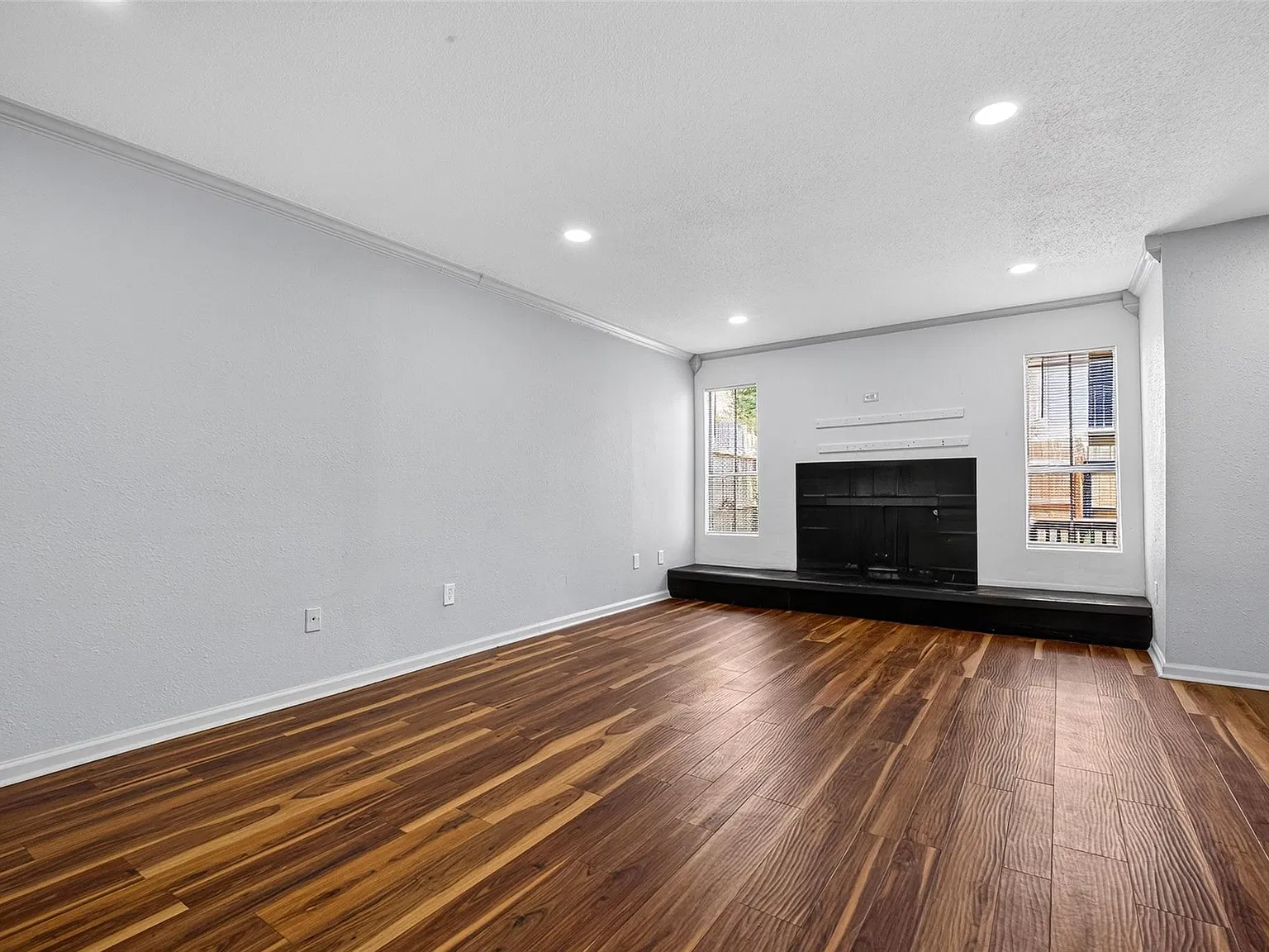 3 bed, 2.5 bath, 1734 sqft, $1,900 — Photo 3