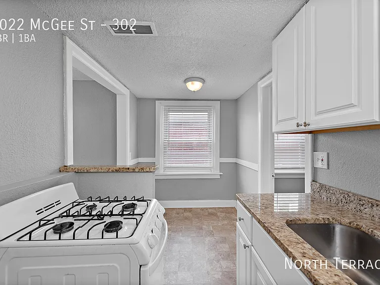 3022 McGee St #302 — Photo 6