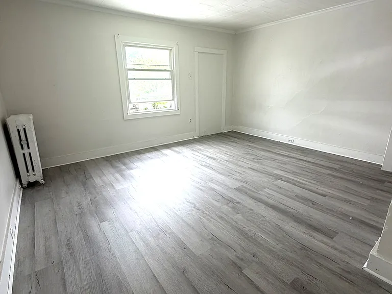 1431 Sanderson Ave — Photo 4
