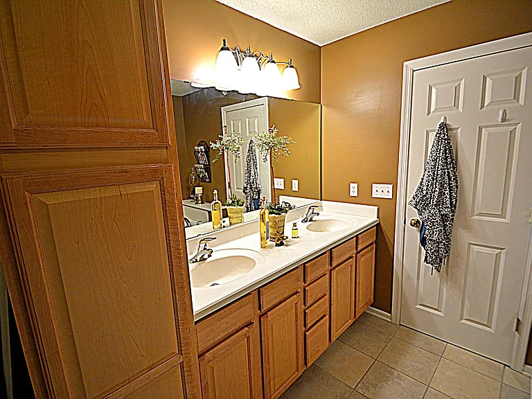 15639 Eaglewood Ln — Photo 9