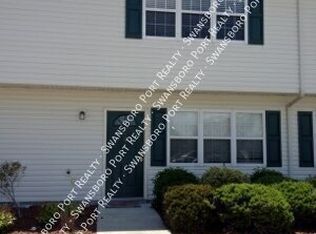 74 Crush Ct, Swansboro, NC 28584