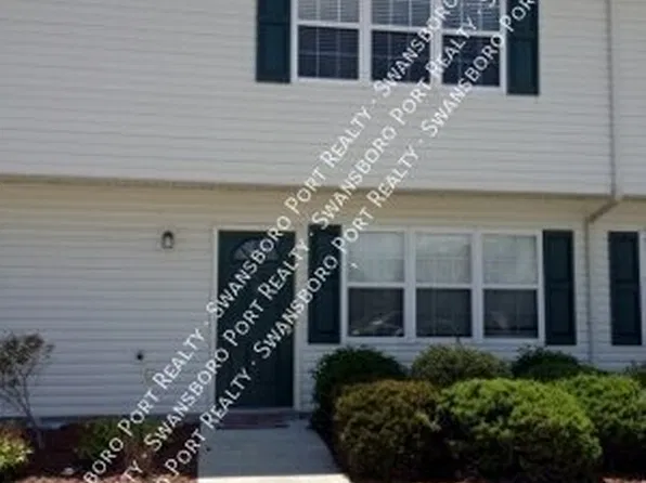 74 Crush Ct, Swansboro, NC 28584
