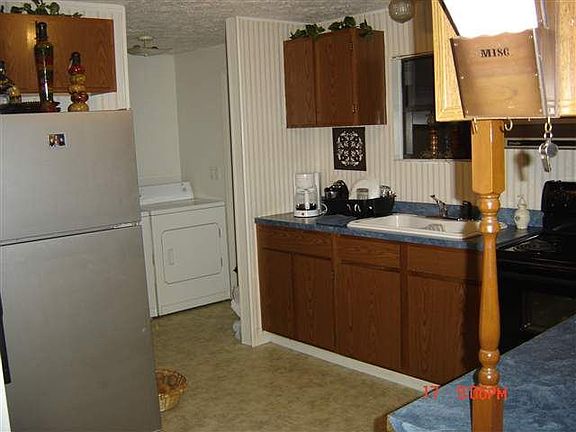 2nd image of 212 Beagle Ln