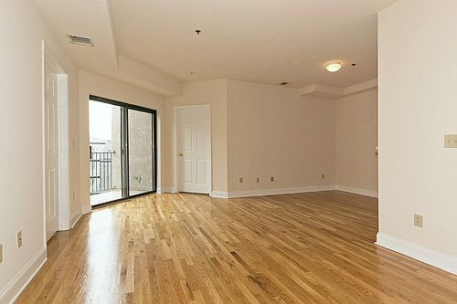 1st image of 406 Jefferson St APT 307