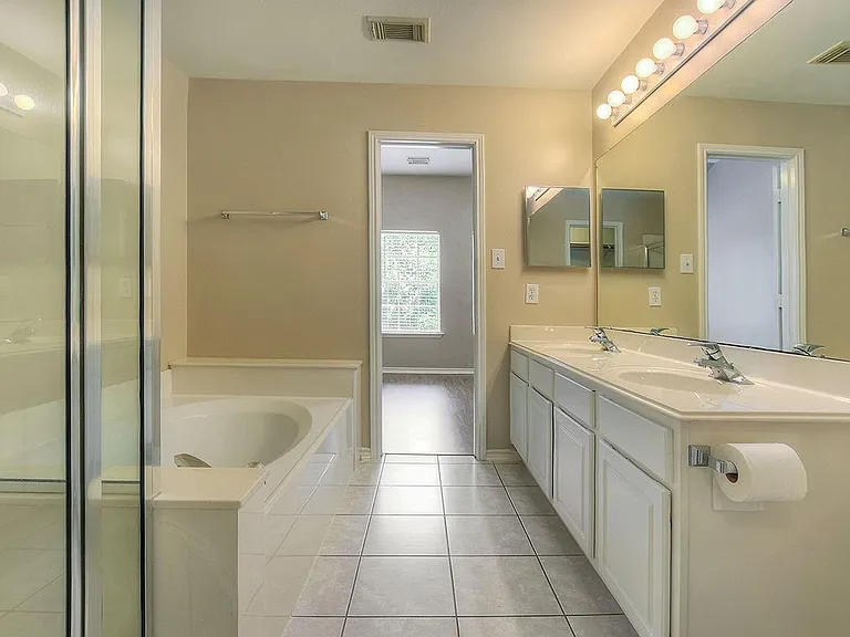 7 Newberry Trail Ct — Photo 27