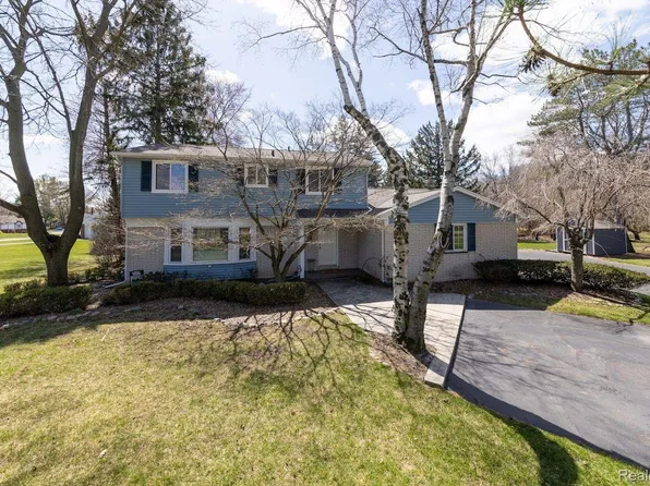 30643 S Wendybrook Ct, Farmington Hills, MI 48334