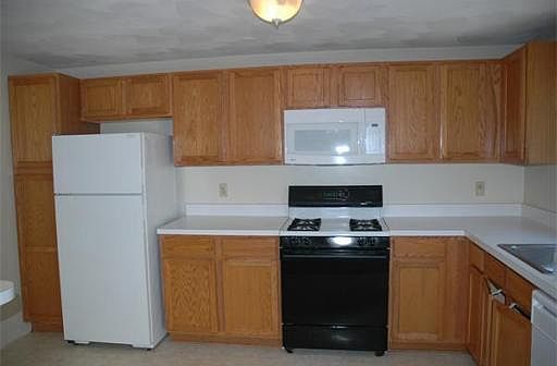2nd image of 10 Carriage Ln
