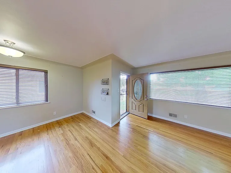 2230 Marshall St — Photo 3