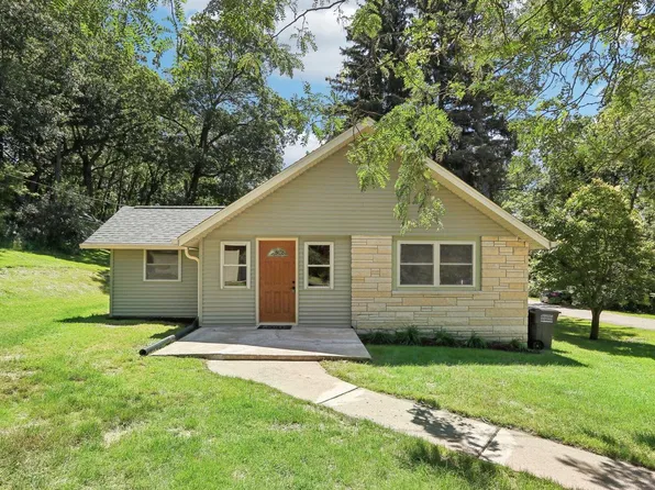 N9198 Ravine DRIVE, East Troy, WI 53120