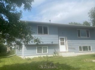 225 6th St SE, Dickinson, ND 58601