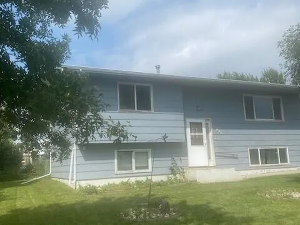 225 6th St SE, Dickinson, ND 58601