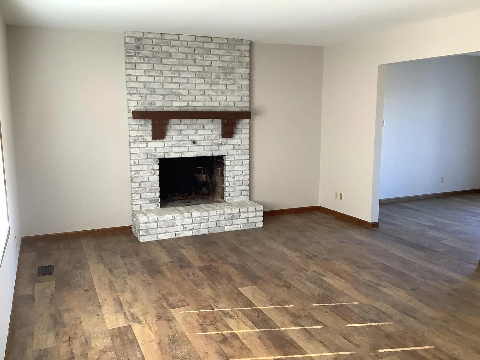 3 bed, 1200 sqft, $2,000 — Photo 2