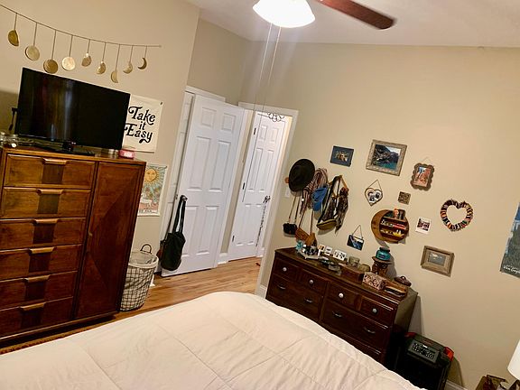 4th image of 4971 Magnolia Ave #1W