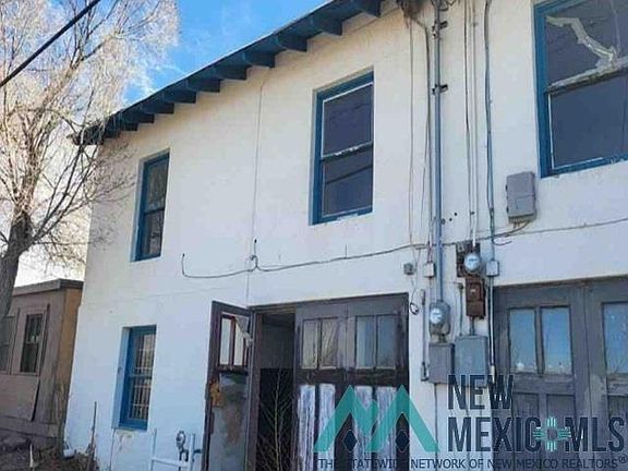 2nd image of 103 E Logan Ave