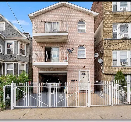 152 Virginia Ave Photo 1