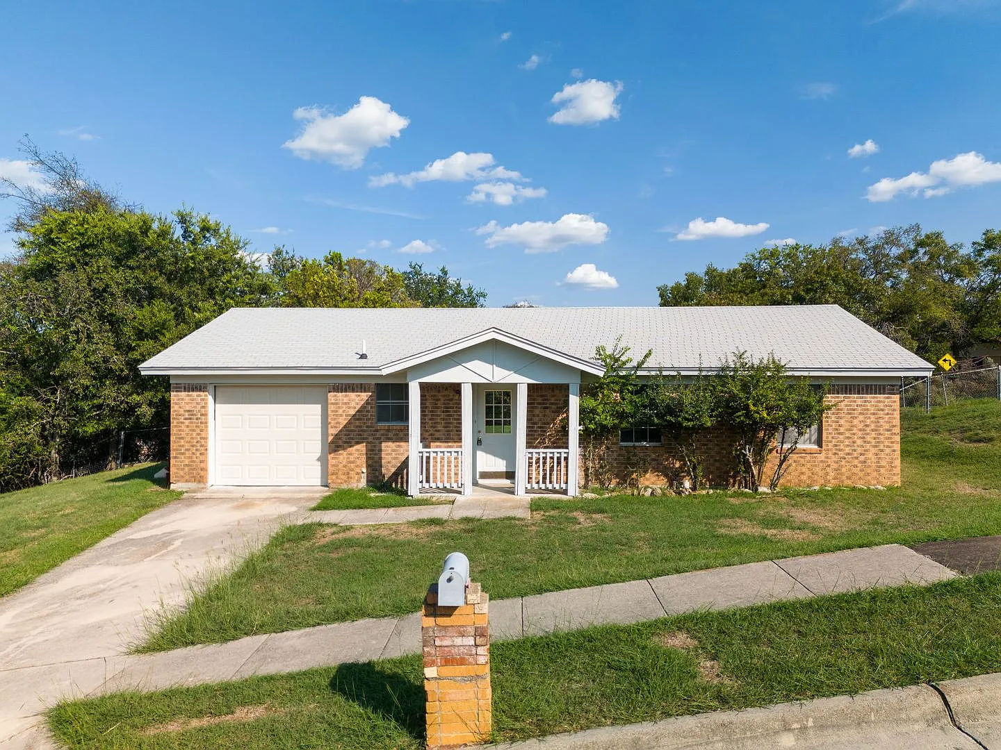 1405 Hillside Street — Photo 1