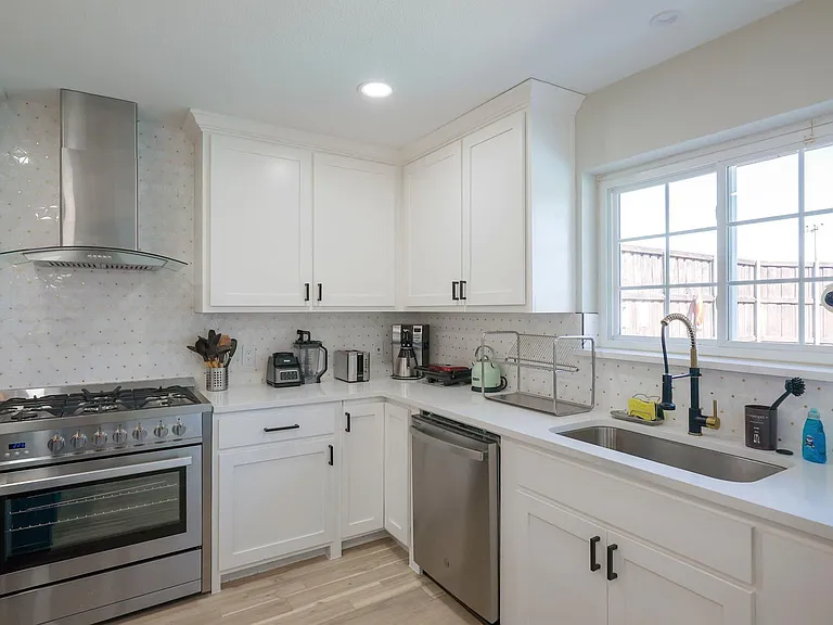 1205 Hillsdale Dr — Photo 13