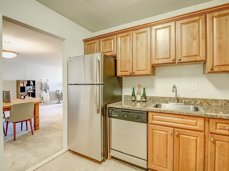 4450 S Park Ave — Photo 15