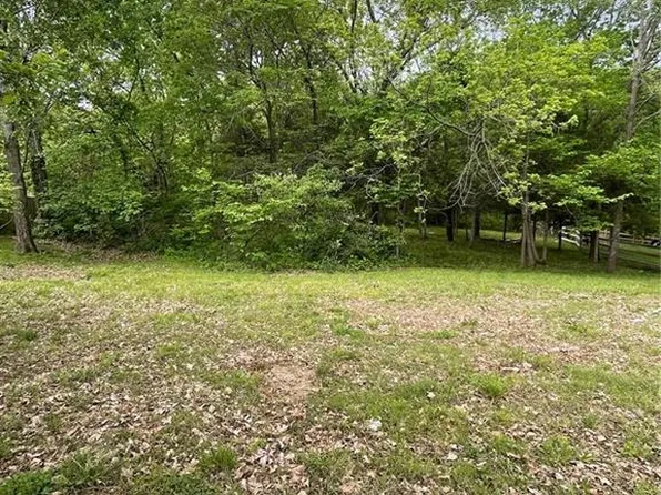 13133 Swartz Rd, Bonner Springs, KS 66012