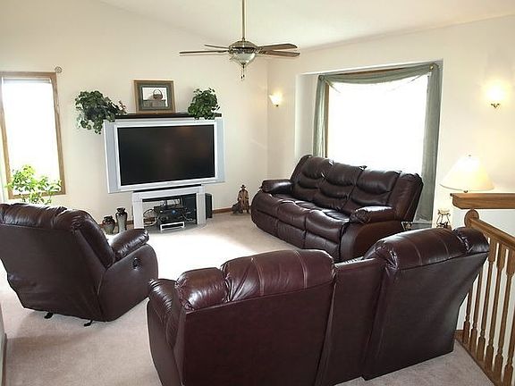 3rd image of 10144 Karston Ave NE
