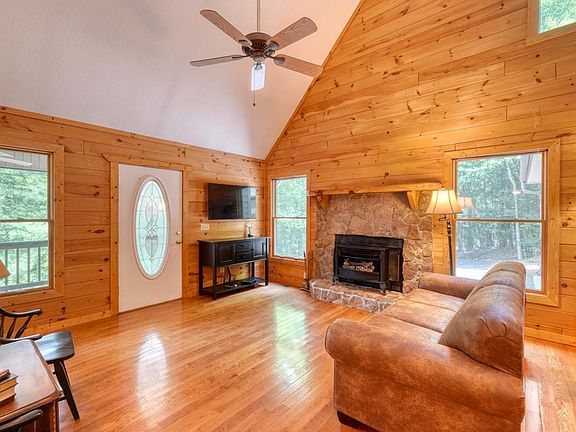 4th image of 2930 Hicks Gap Rd