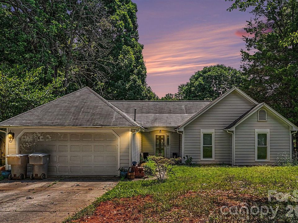 1st image of 8410 Gidleigh Ct