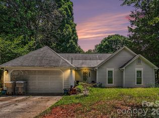 8410 Gidleigh Ct, Charlotte, NC 28216