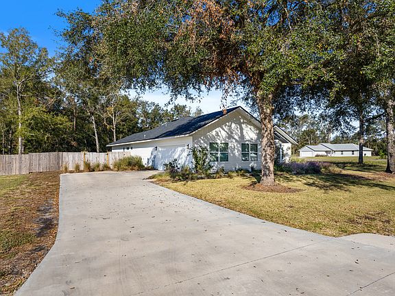 2nd image of 194 SW Guinevere Way