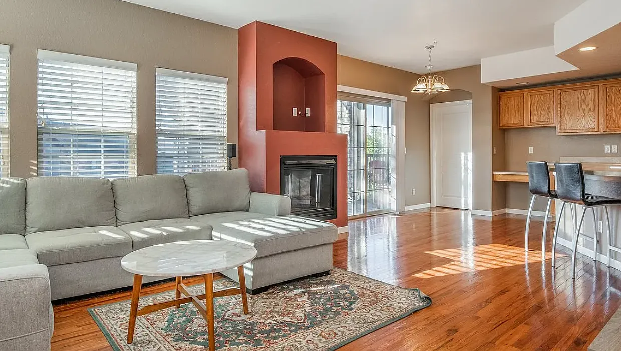 3 bed, 2302 sqft, $2,750 — Photo 4