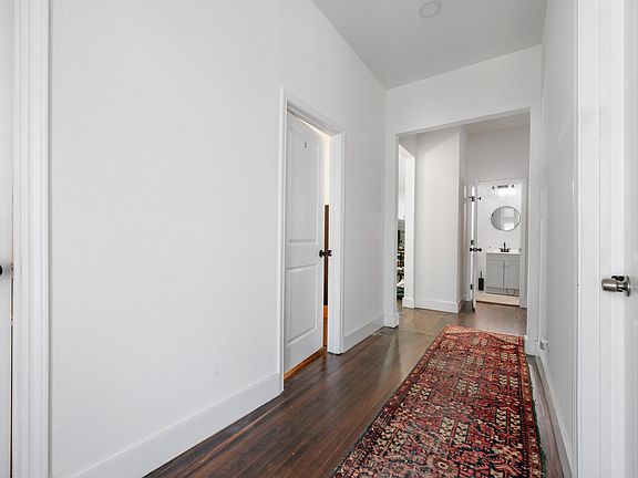 5th image of 918 Elsbeth St
