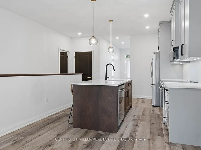 362 Wellington St E — Photo 4