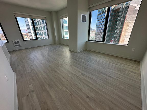 3rd image of 608 Pavonia Ave #2540