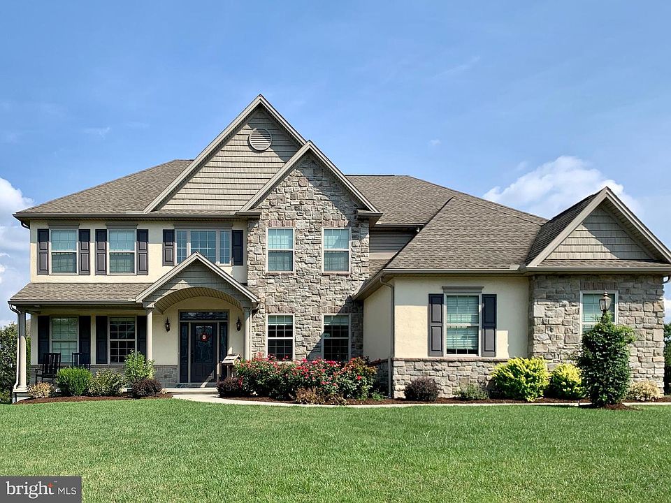 1st image of 1405 Summit Way