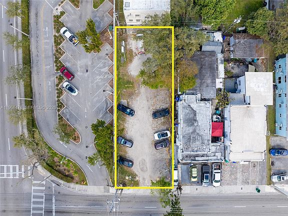 3rd image of 1081 SW 7th St