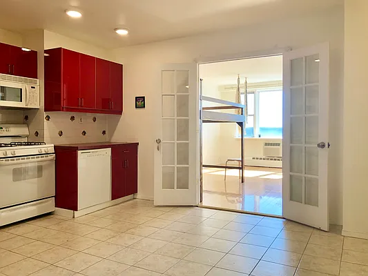 Rented by Keller Williams NYC | media 16