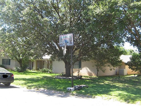 2nd image of 3438 Cedarhill Dr