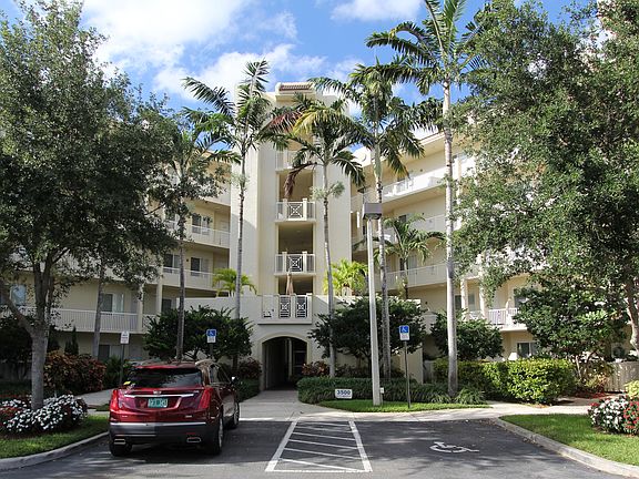 2nd image of 3500 Oaks Clubhouse Dr APT 301