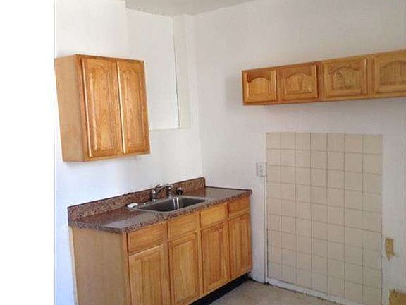 4th image of 2527 W Jefferson St