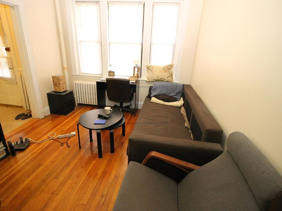 2nd image of 185 Chestnut Hill Ave #El11