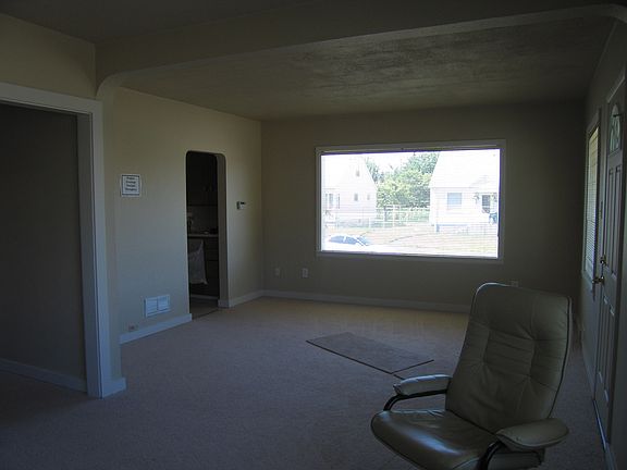 5th image of 1302 S Cushman Ave