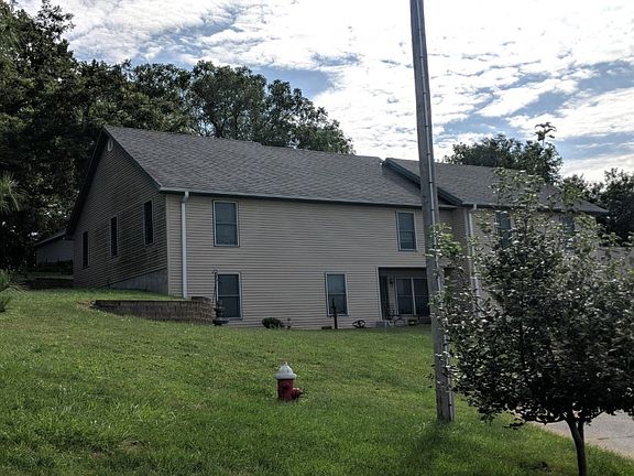 3rd image of 135 Timberlane Cir