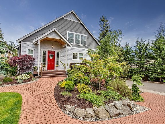 2nd image of 3205 Emerald Ln