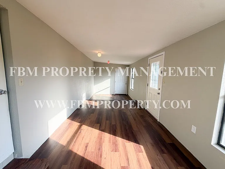633 Mosley Rd — Photo 15