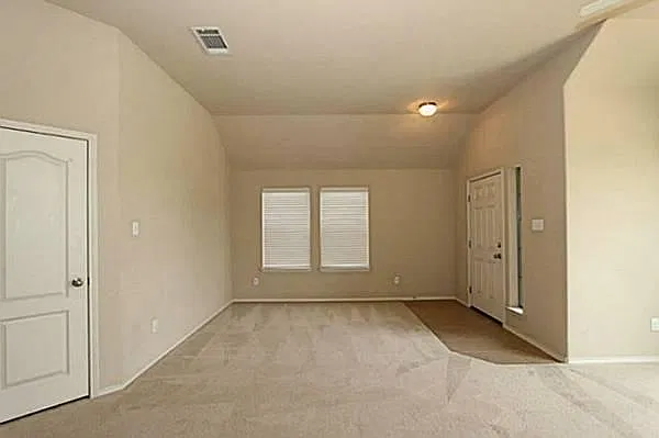 3 bed, 2104 sqft, $2,195 — Photo 4