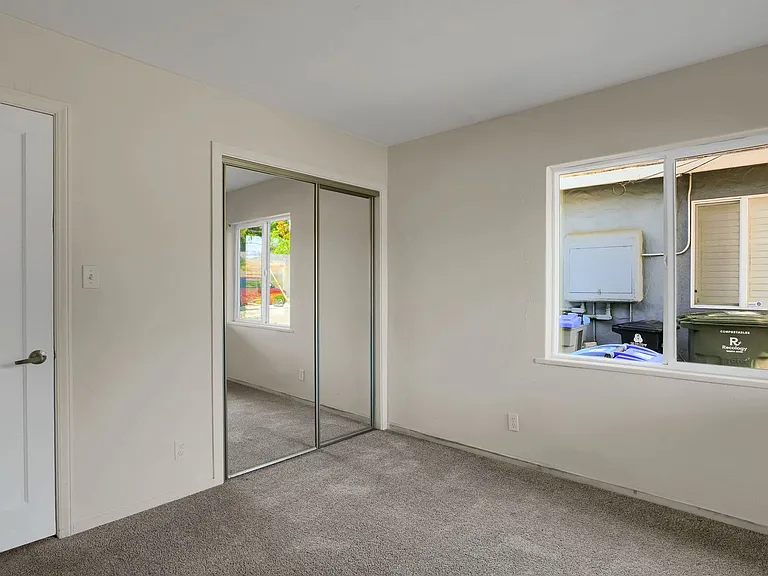 110 Paul Ave — Photo 9