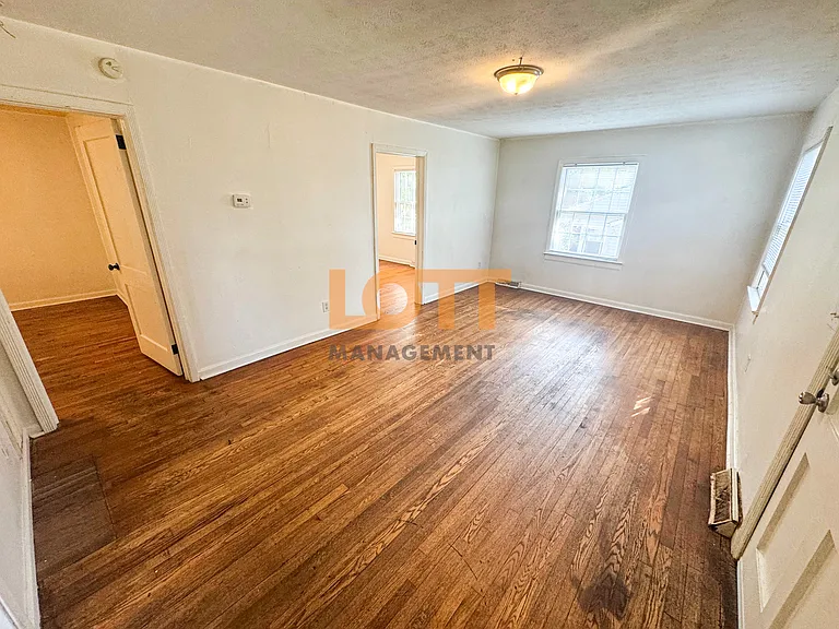 126 Irene Cir — Photo 3